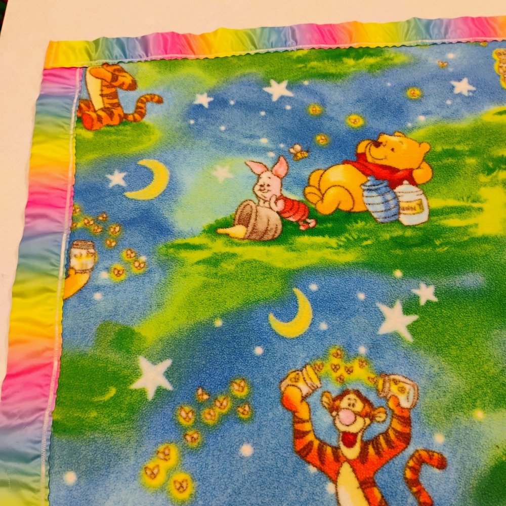 Vtg Disney Winnie the Pooh Piglet‎ Tigger Fleece Baby Blanket Rainbow Satin Trim